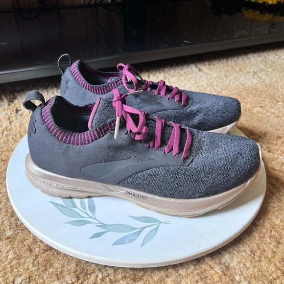 Brooks Ricochet Sneaker 9.5 1202921B018 Running Shoes Black, Burgundy. - Picture 1 of 17